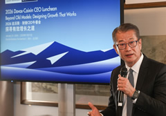 The Financial Secretary, Mr Paul Chan, continued his activities at the World Economic Forum Annual Meeting in Davos, Switzerland, and met with government officials and business leaders from various places yesterday (January 21, Davos time). Photo shows Mr Chan delivering keynote remarks at the 2026 Davos-Caixin CEO Luncheon.